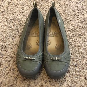 Green casual flats